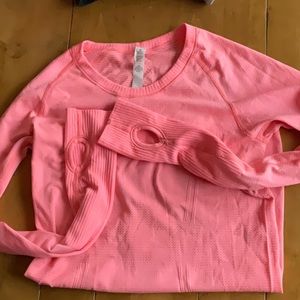 Lululemon swiftly long sleeve size 4